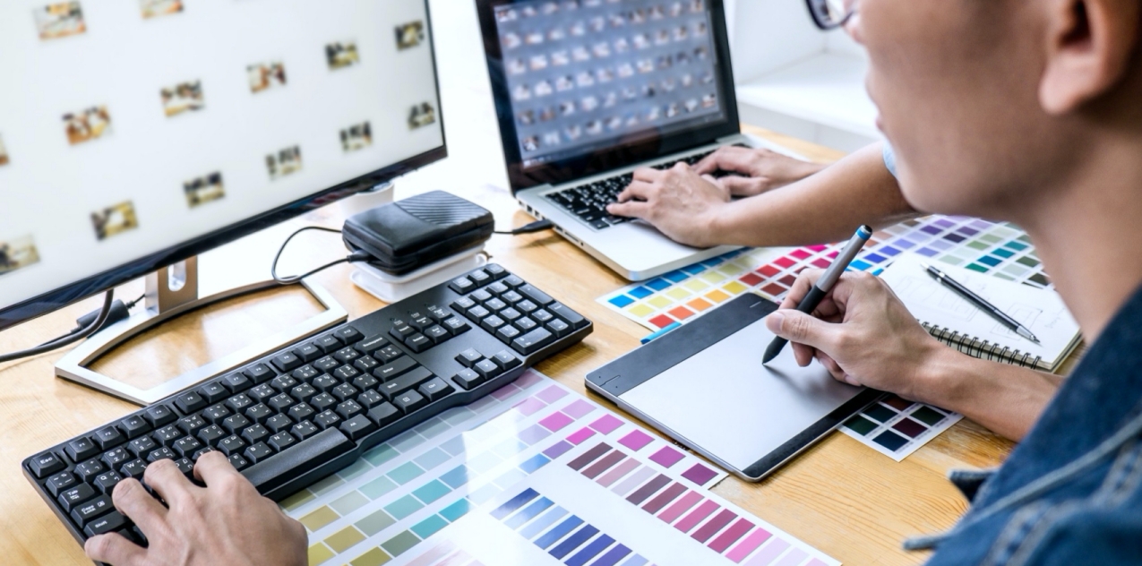 Resize Young Creative Team Having A Meeting In Creative Office Architectural Drawing With Work Tools And T20 Oregmp